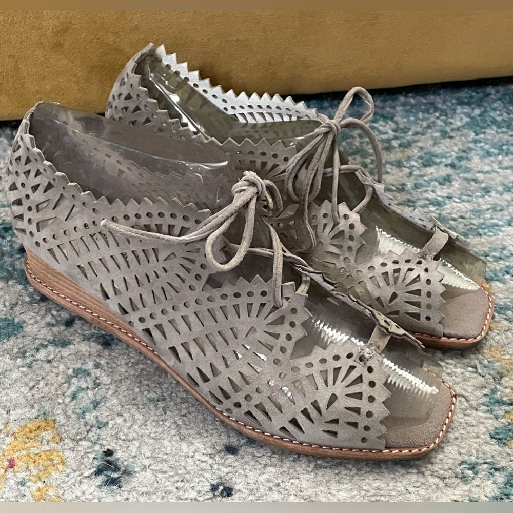 Jeffrey Campbell Espejo Wedge Shoes Laser Cut Lace Up Taupe Size 9 - Picture 2 of 10